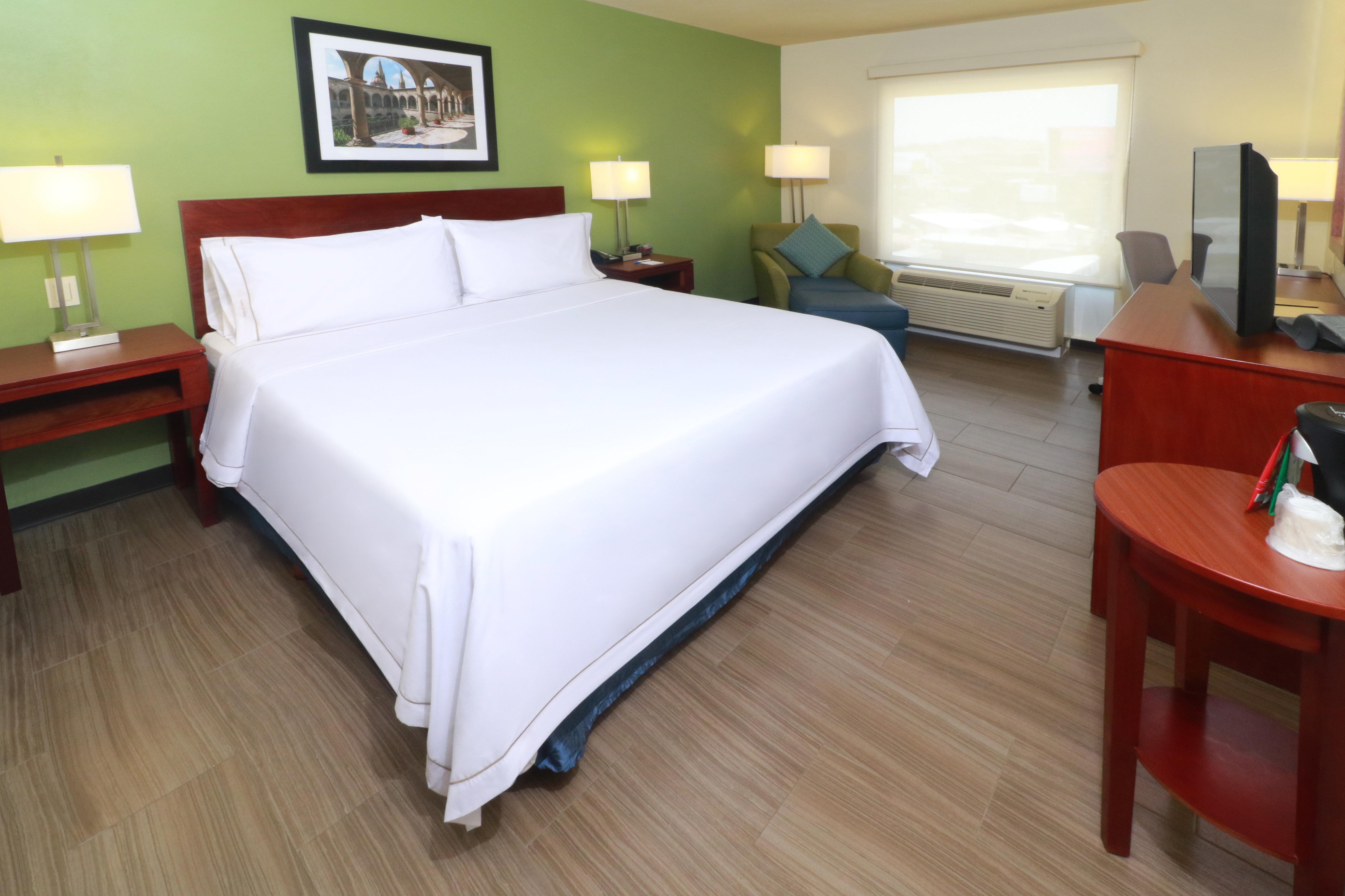 Holiday Inn Express Guadalajara Aeropuerto By Ihg Las Pintas Εξωτερικό φωτογραφία
