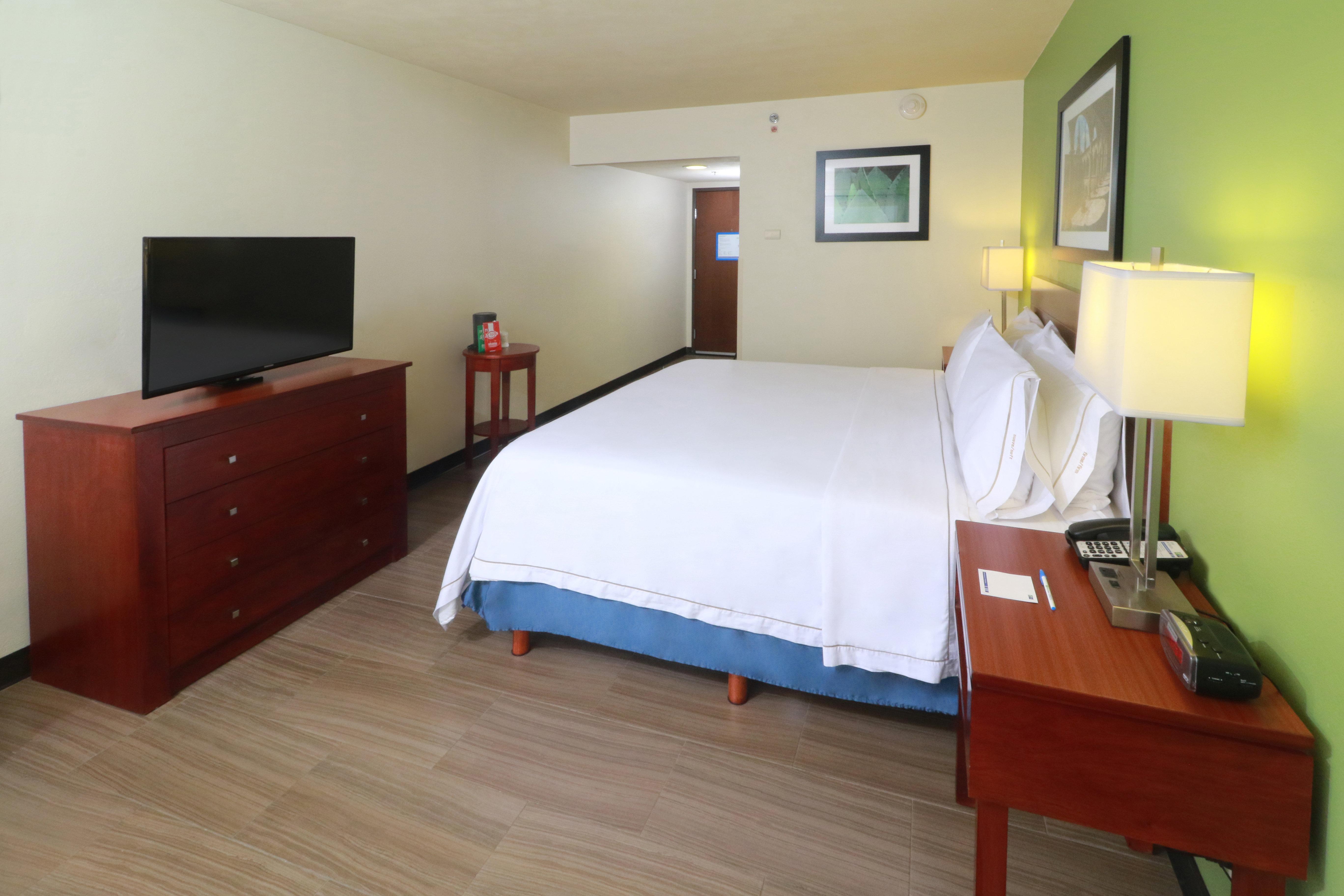 Holiday Inn Express Guadalajara Aeropuerto By Ihg Las Pintas Εξωτερικό φωτογραφία