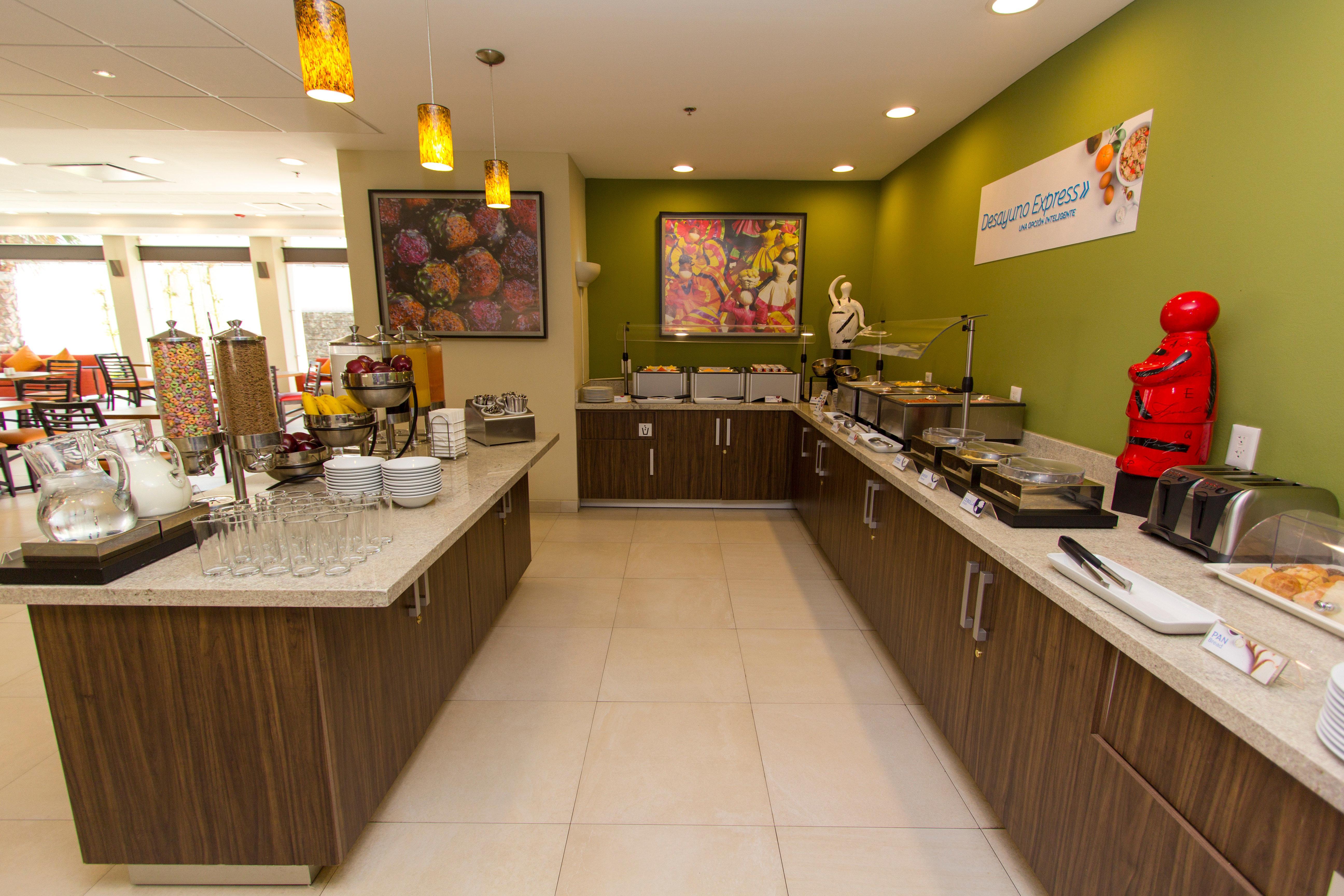 Holiday Inn Express Guadalajara Aeropuerto By Ihg Las Pintas Εξωτερικό φωτογραφία