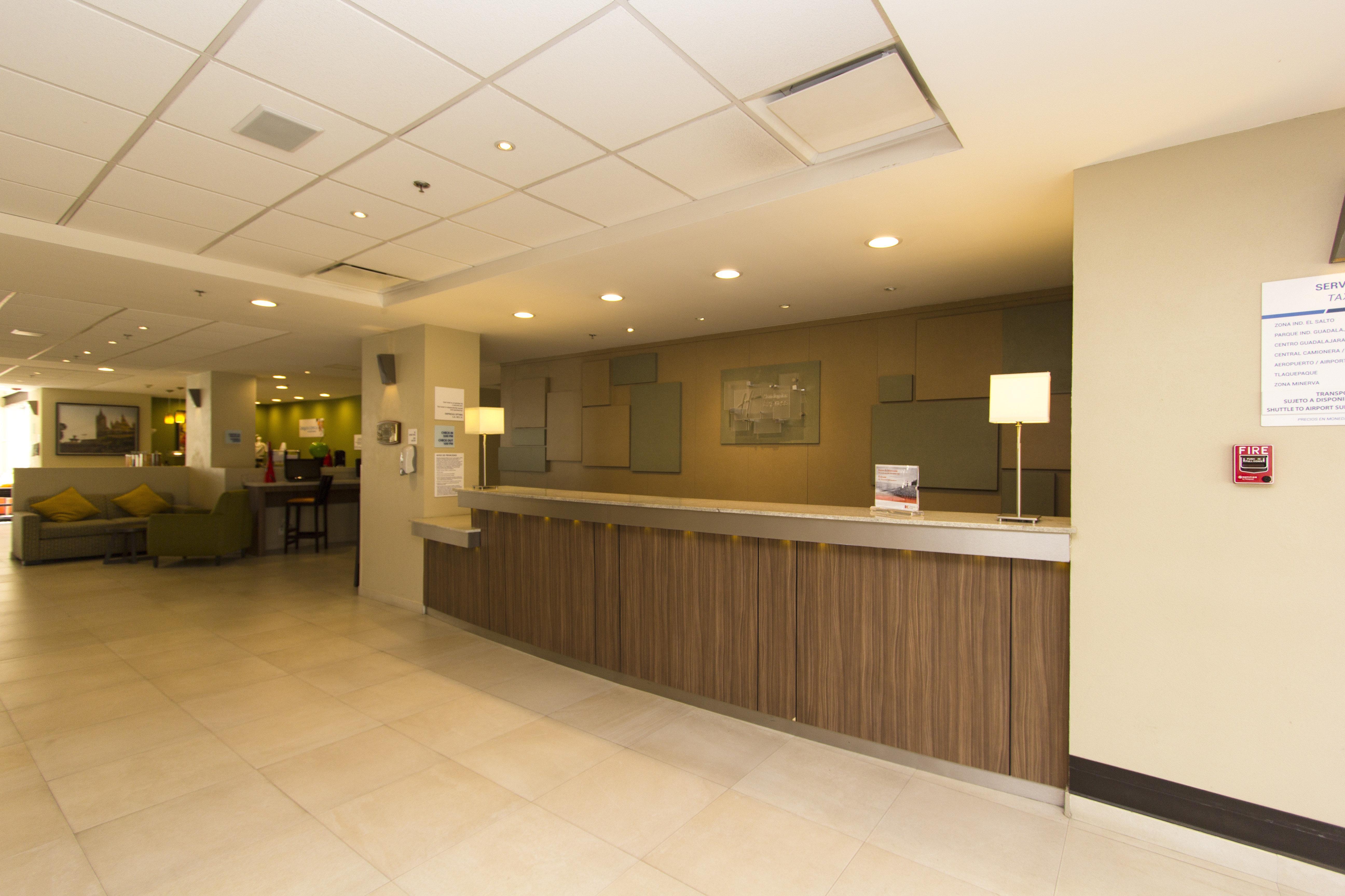 Holiday Inn Express Guadalajara Aeropuerto By Ihg Las Pintas Εξωτερικό φωτογραφία