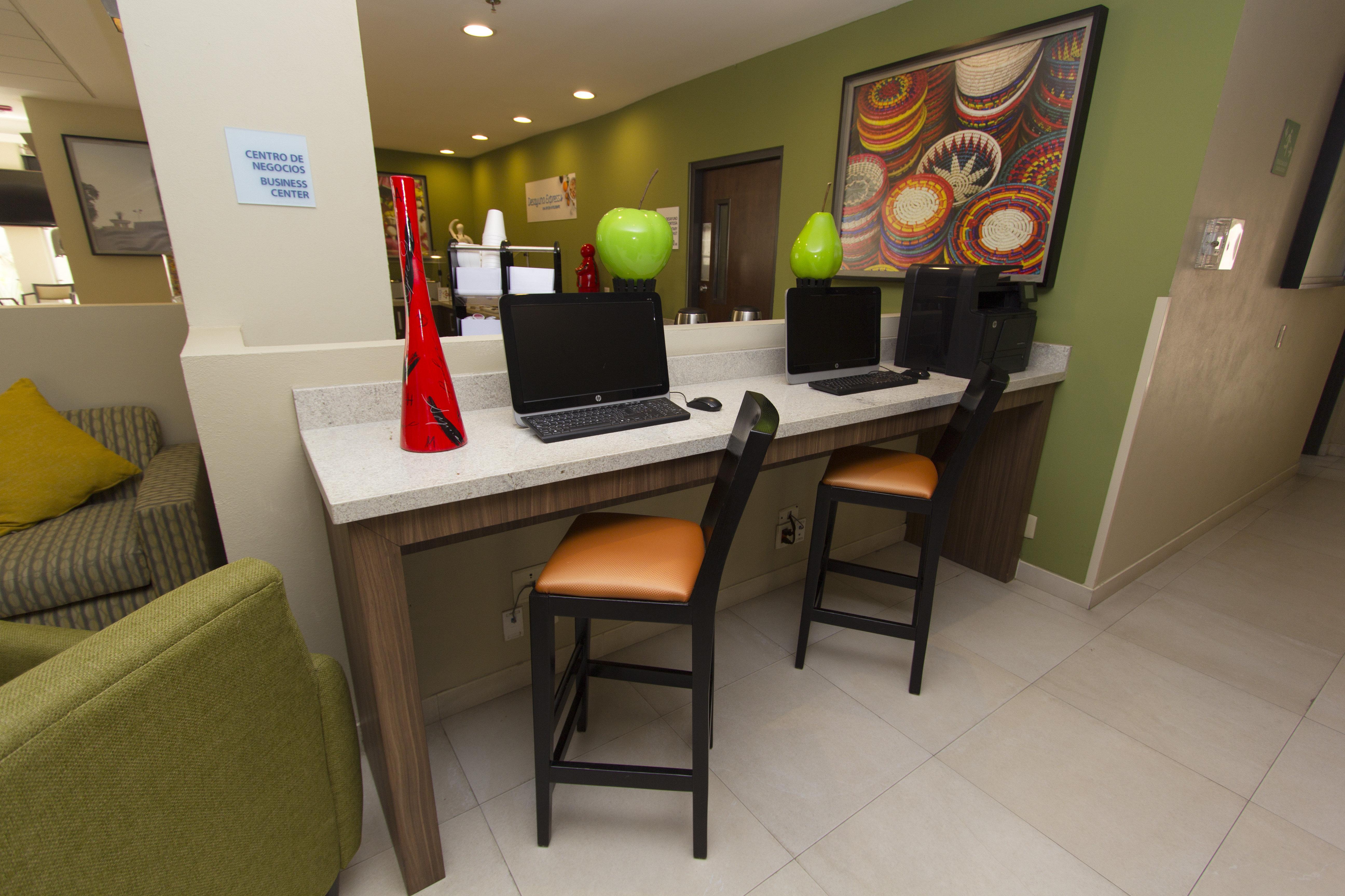 Holiday Inn Express Guadalajara Aeropuerto By Ihg Las Pintas Εξωτερικό φωτογραφία