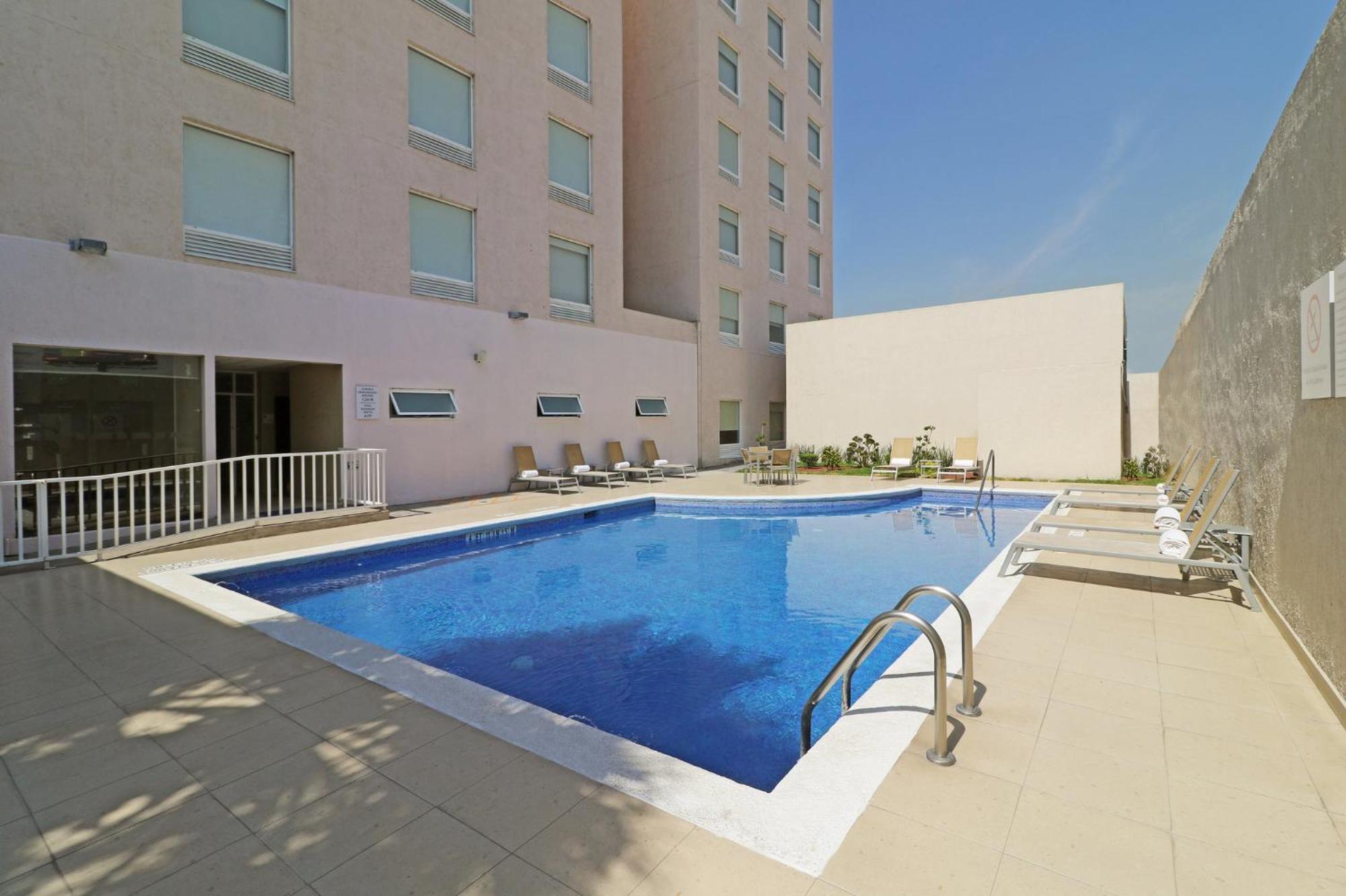 Holiday Inn Express Guadalajara Aeropuerto By Ihg Las Pintas Εξωτερικό φωτογραφία