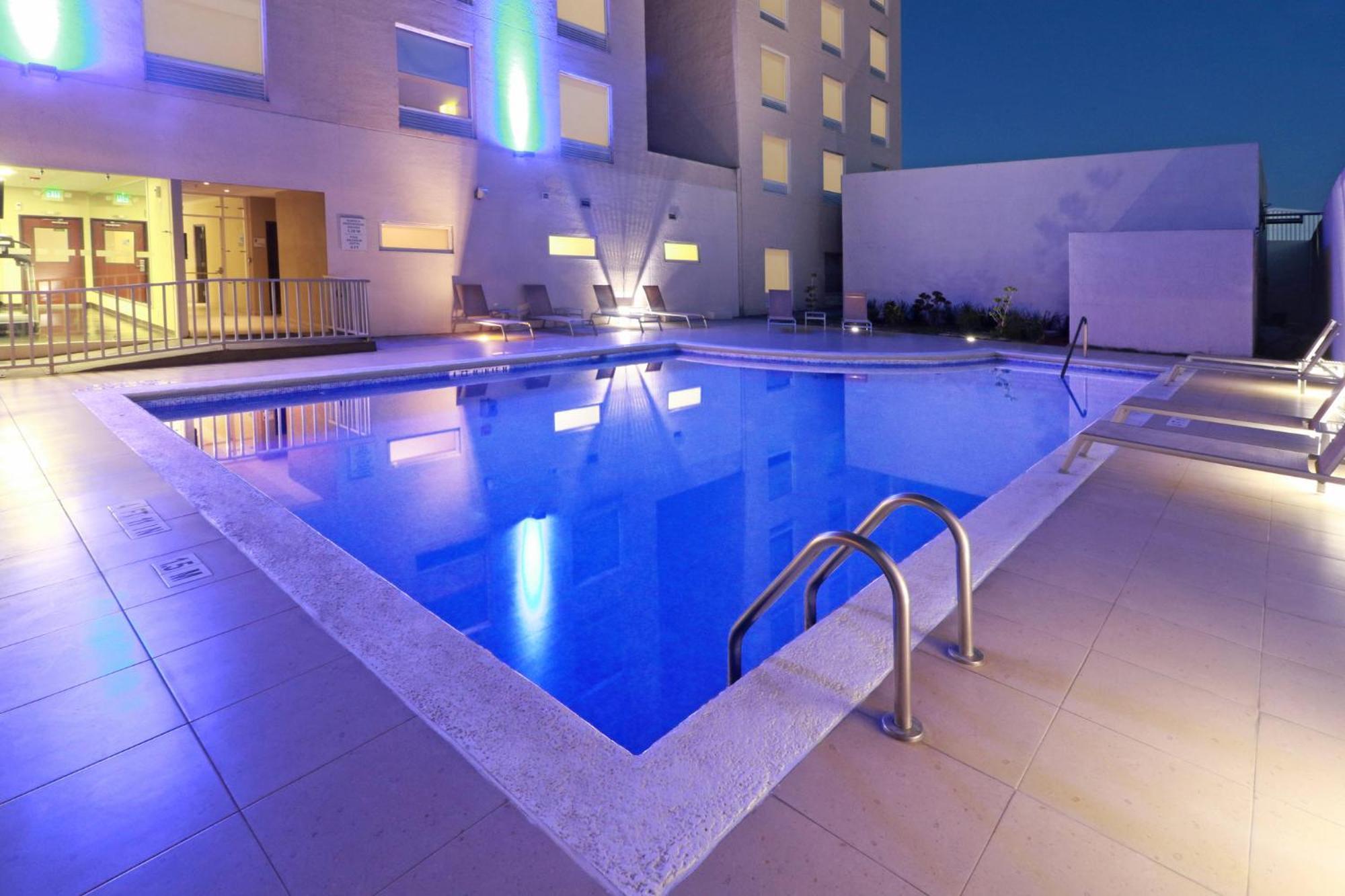 Holiday Inn Express Guadalajara Aeropuerto By Ihg Las Pintas Εξωτερικό φωτογραφία