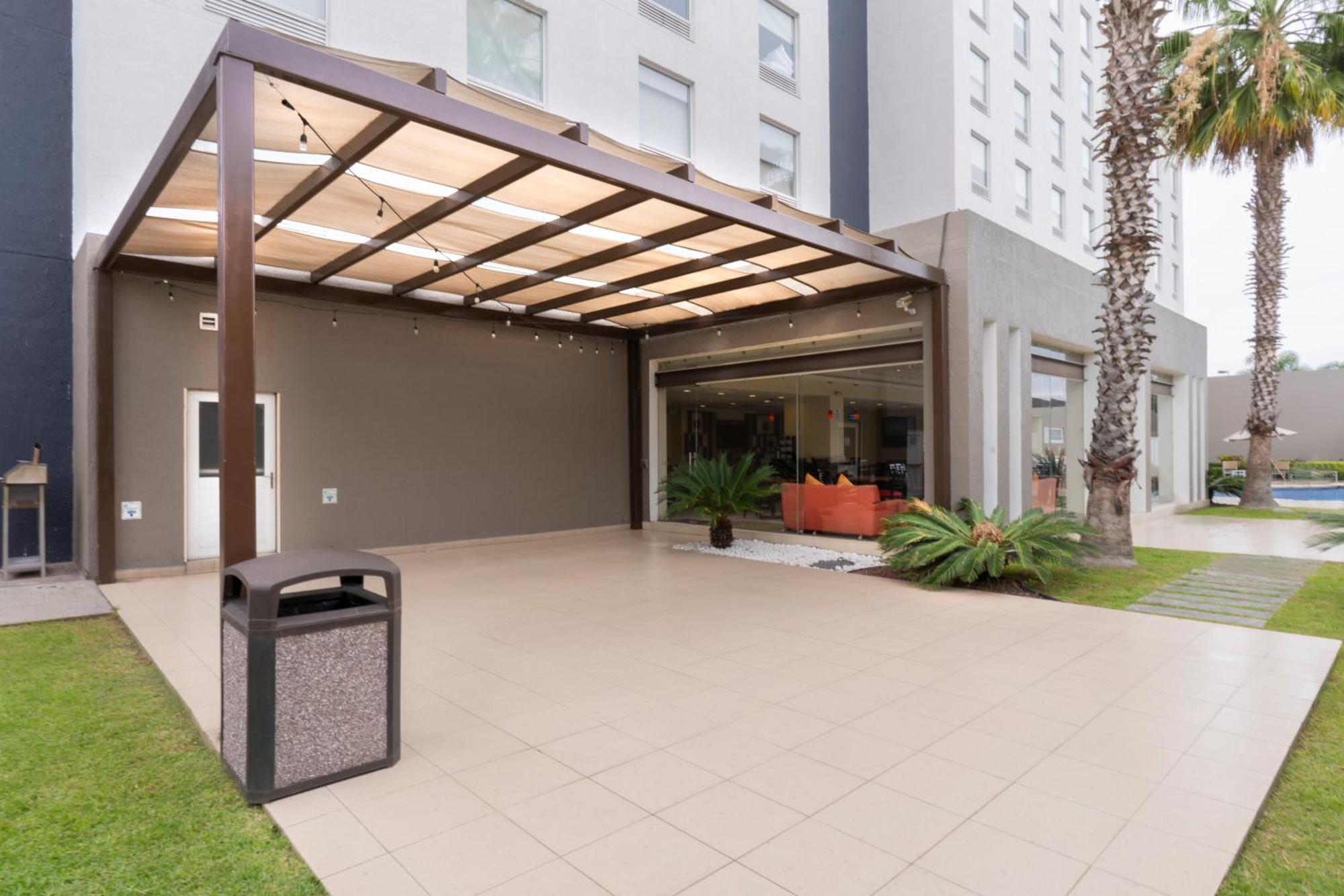 Holiday Inn Express Guadalajara Aeropuerto By Ihg Las Pintas Εξωτερικό φωτογραφία