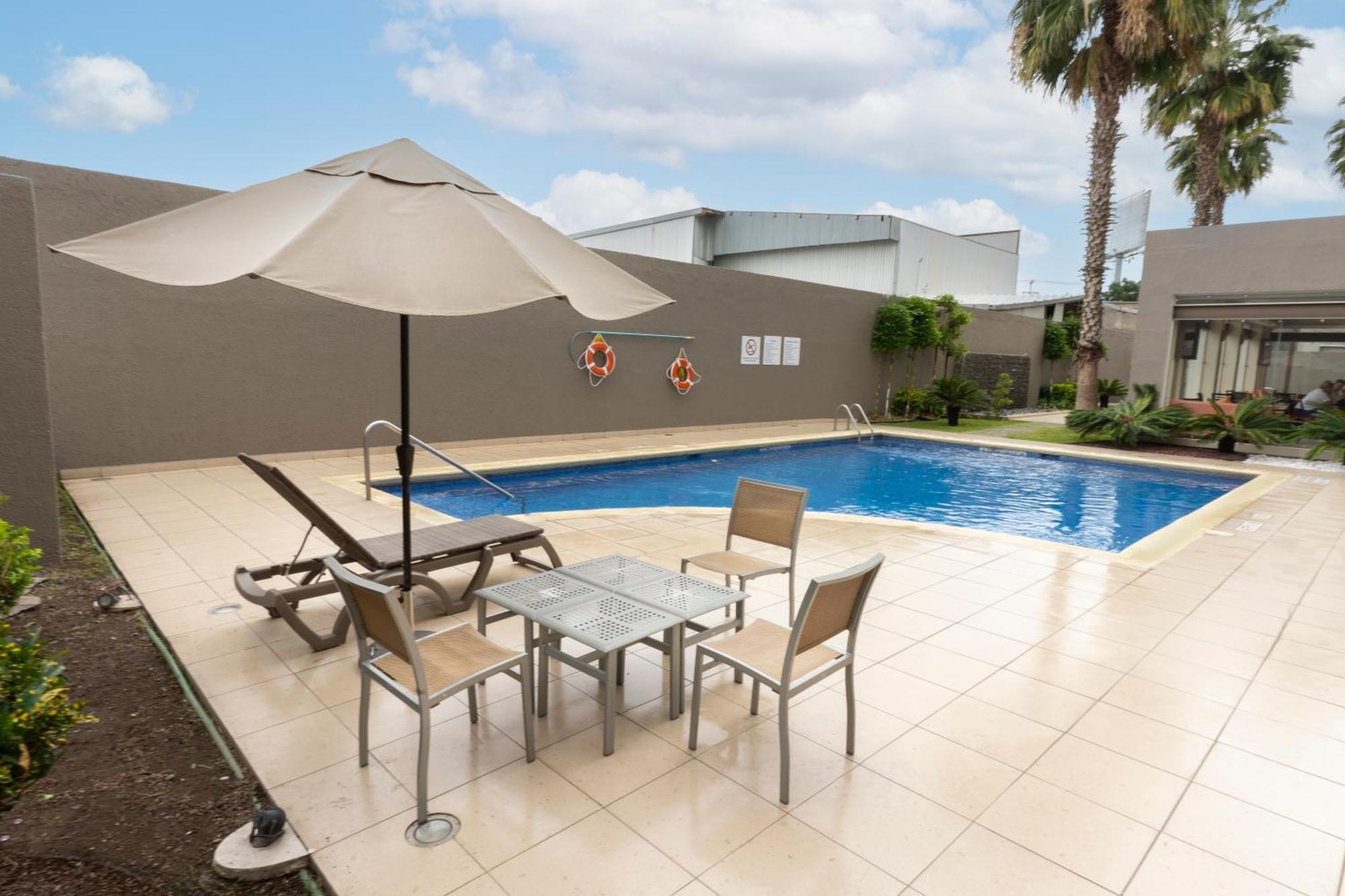 Holiday Inn Express Guadalajara Aeropuerto By Ihg Las Pintas Εξωτερικό φωτογραφία