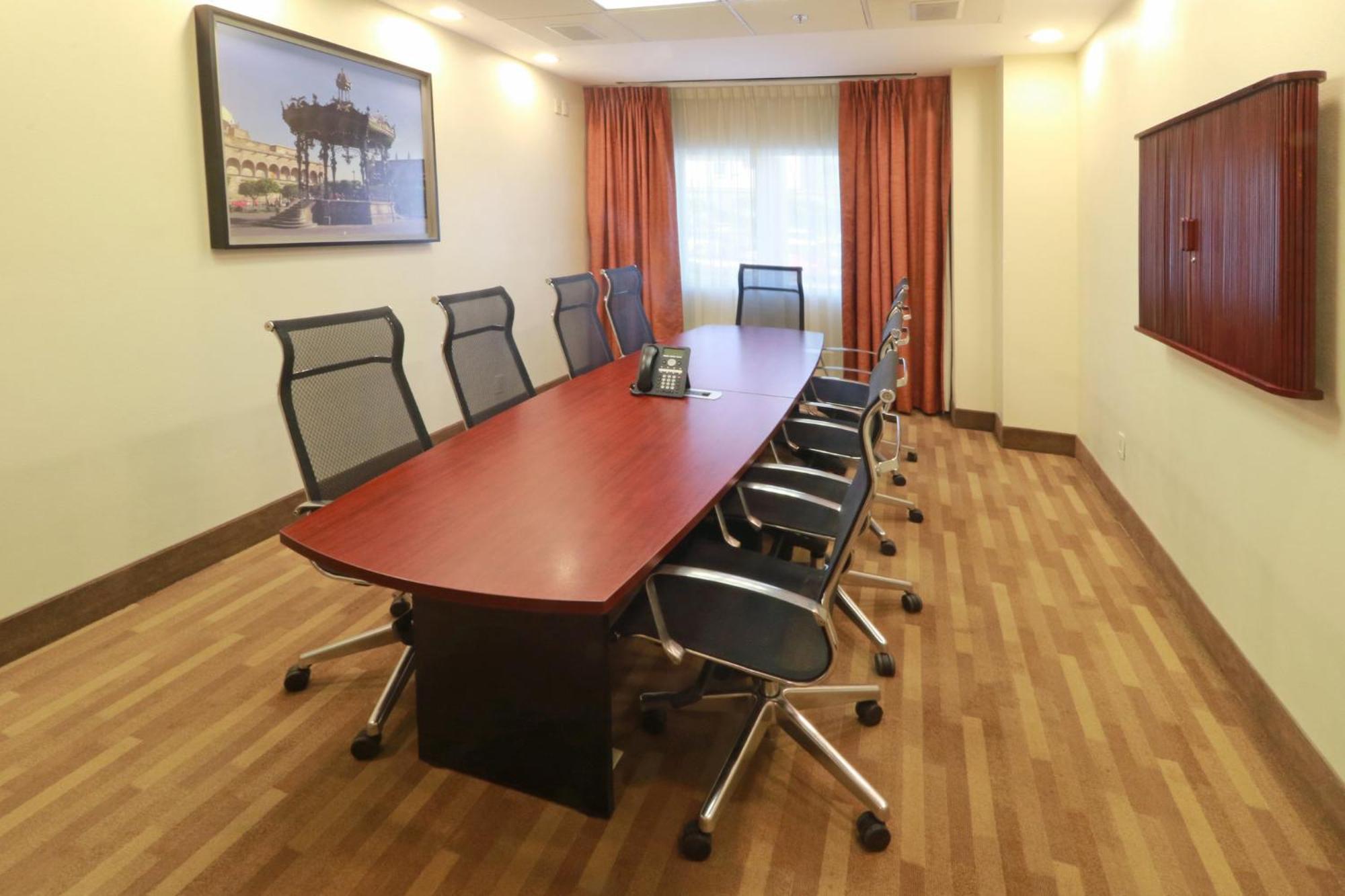 Holiday Inn Express Guadalajara Aeropuerto By Ihg Las Pintas Εξωτερικό φωτογραφία