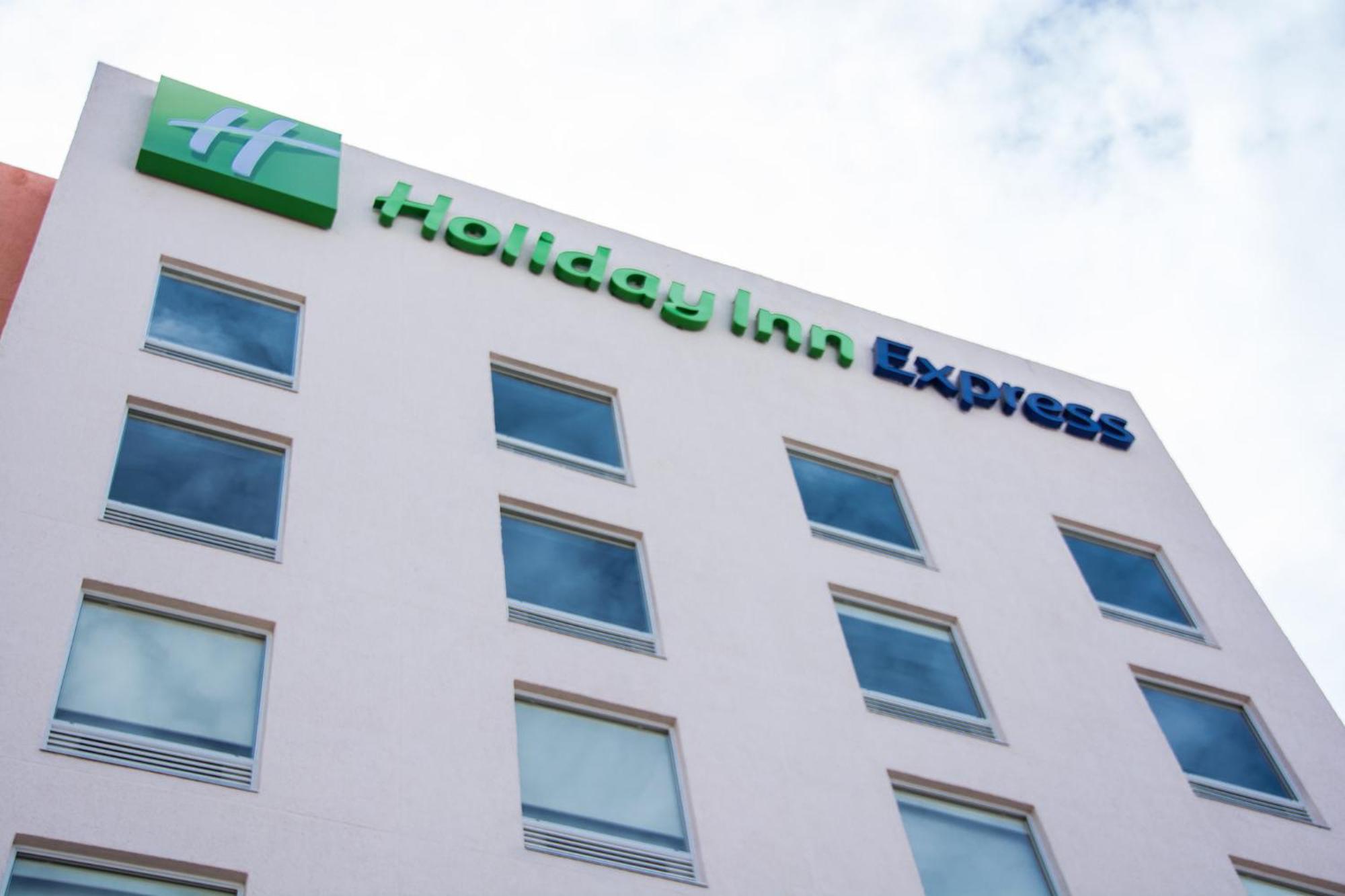Holiday Inn Express Guadalajara Aeropuerto By Ihg Las Pintas Εξωτερικό φωτογραφία