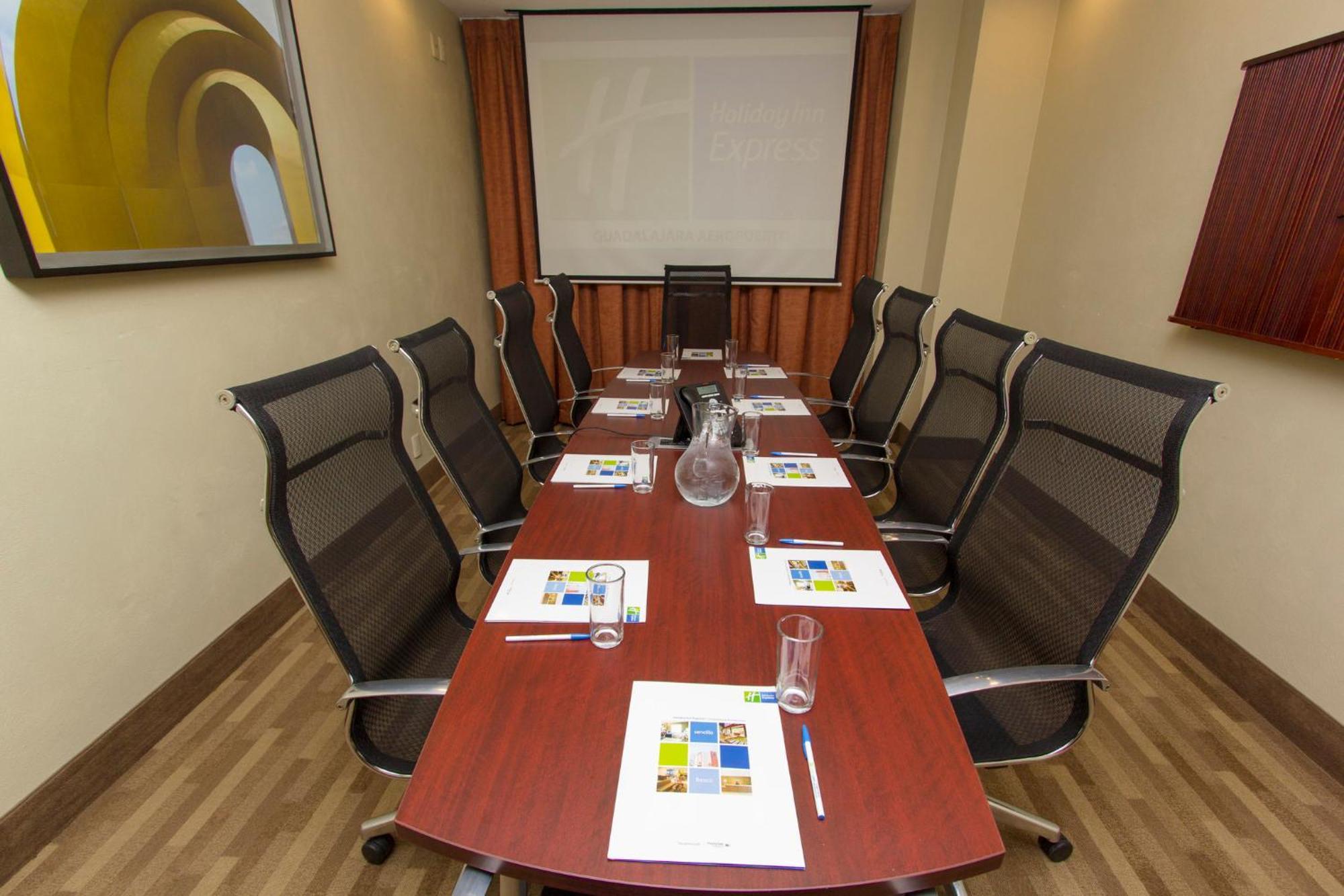 Holiday Inn Express Guadalajara Aeropuerto By Ihg Las Pintas Εξωτερικό φωτογραφία
