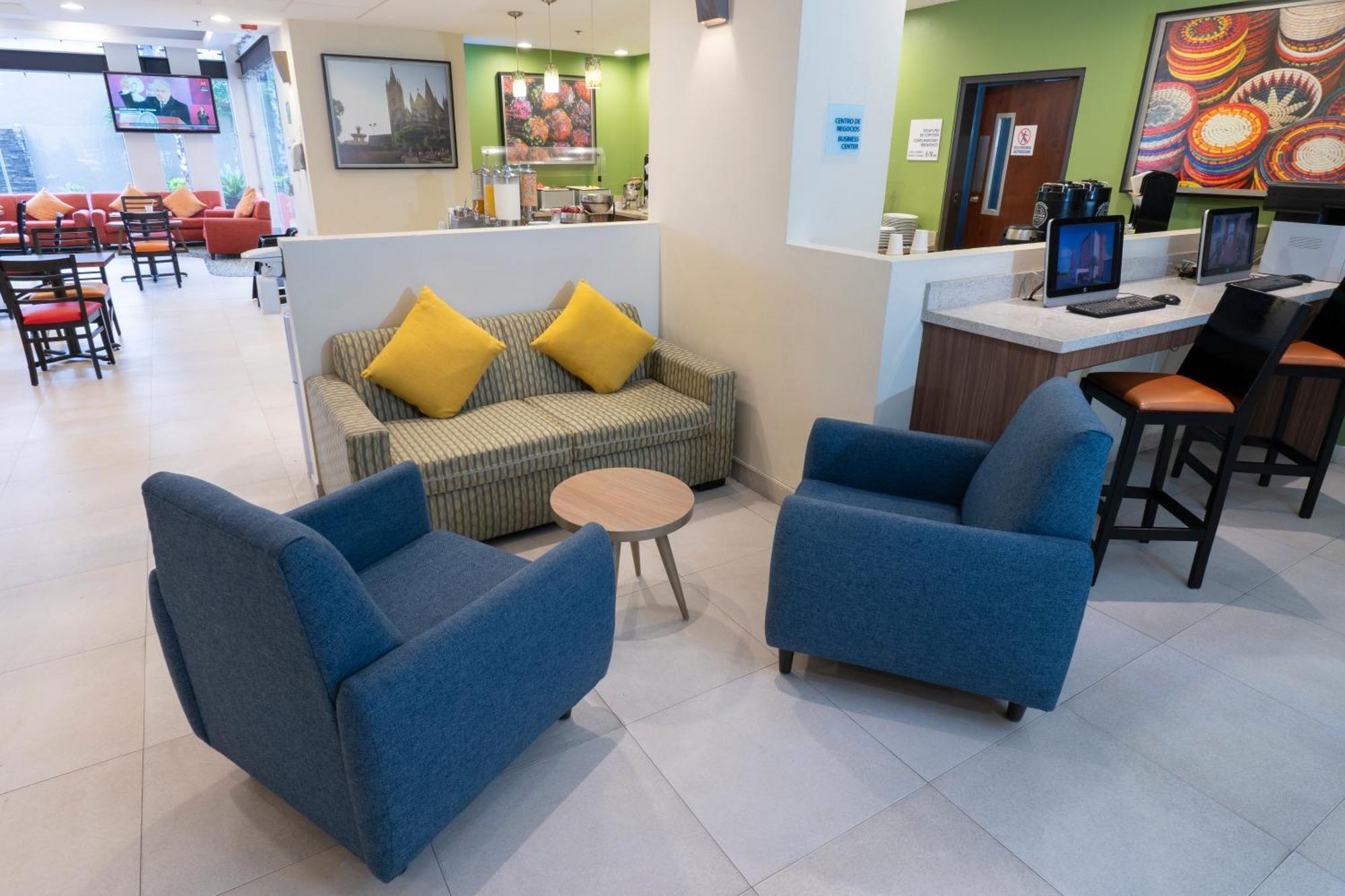 Holiday Inn Express Guadalajara Aeropuerto By Ihg Las Pintas Εξωτερικό φωτογραφία