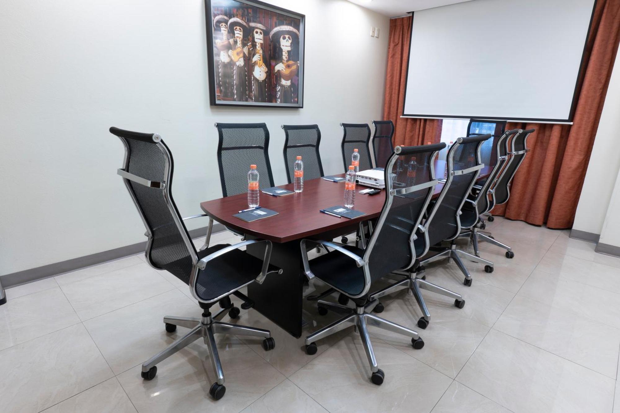 Holiday Inn Express Guadalajara Aeropuerto By Ihg Las Pintas Εξωτερικό φωτογραφία
