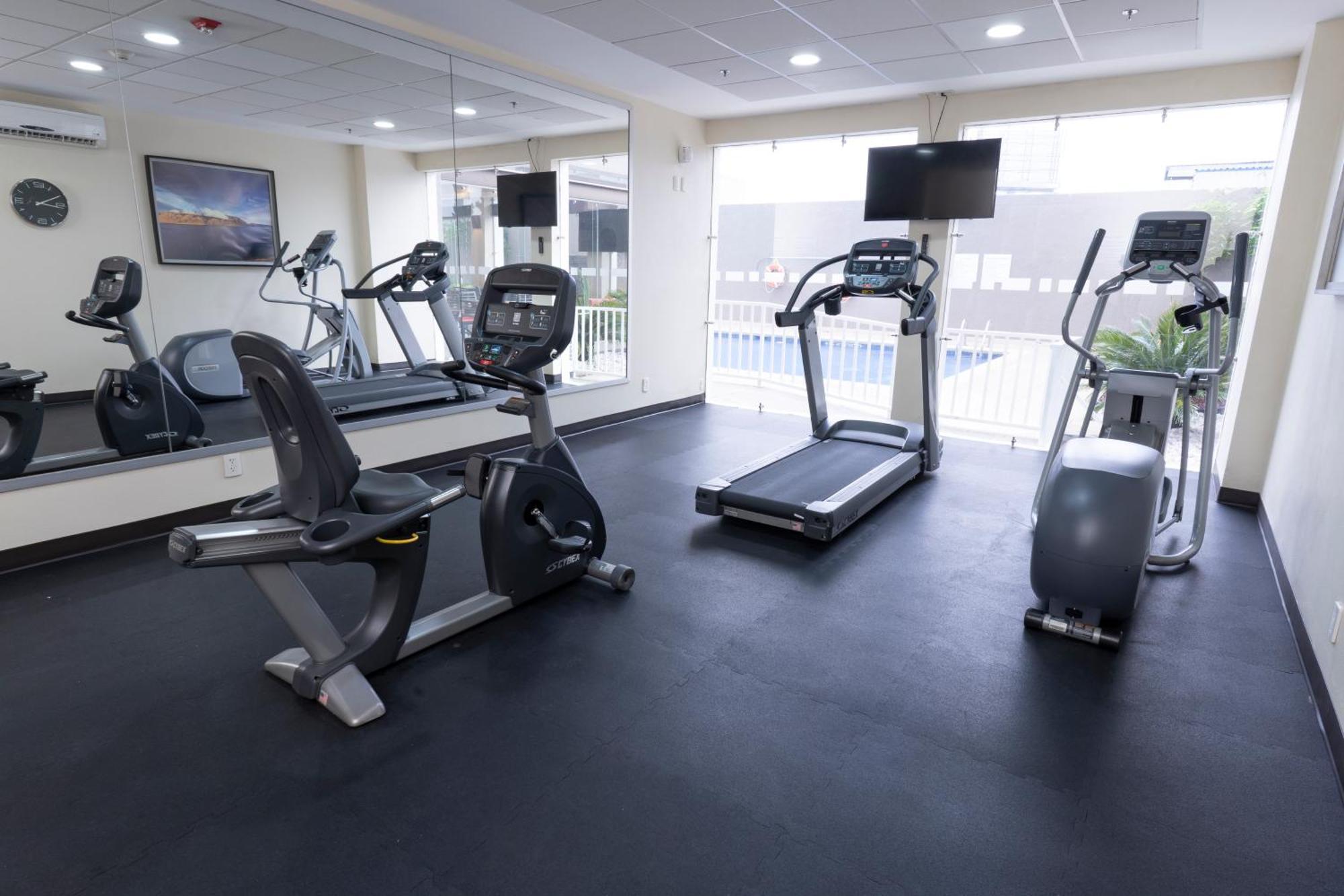 Holiday Inn Express Guadalajara Aeropuerto By Ihg Las Pintas Εξωτερικό φωτογραφία