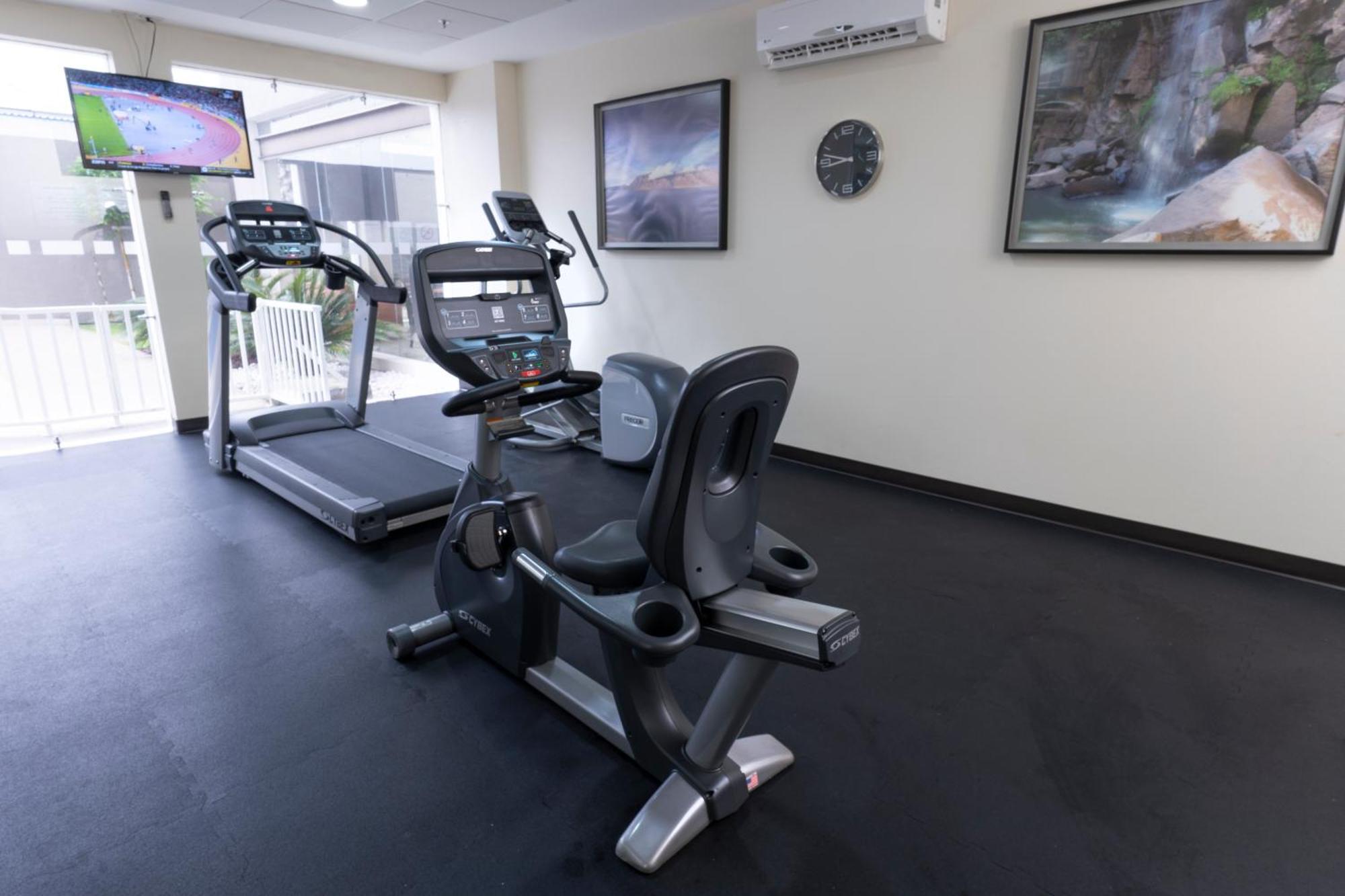Holiday Inn Express Guadalajara Aeropuerto By Ihg Las Pintas Εξωτερικό φωτογραφία