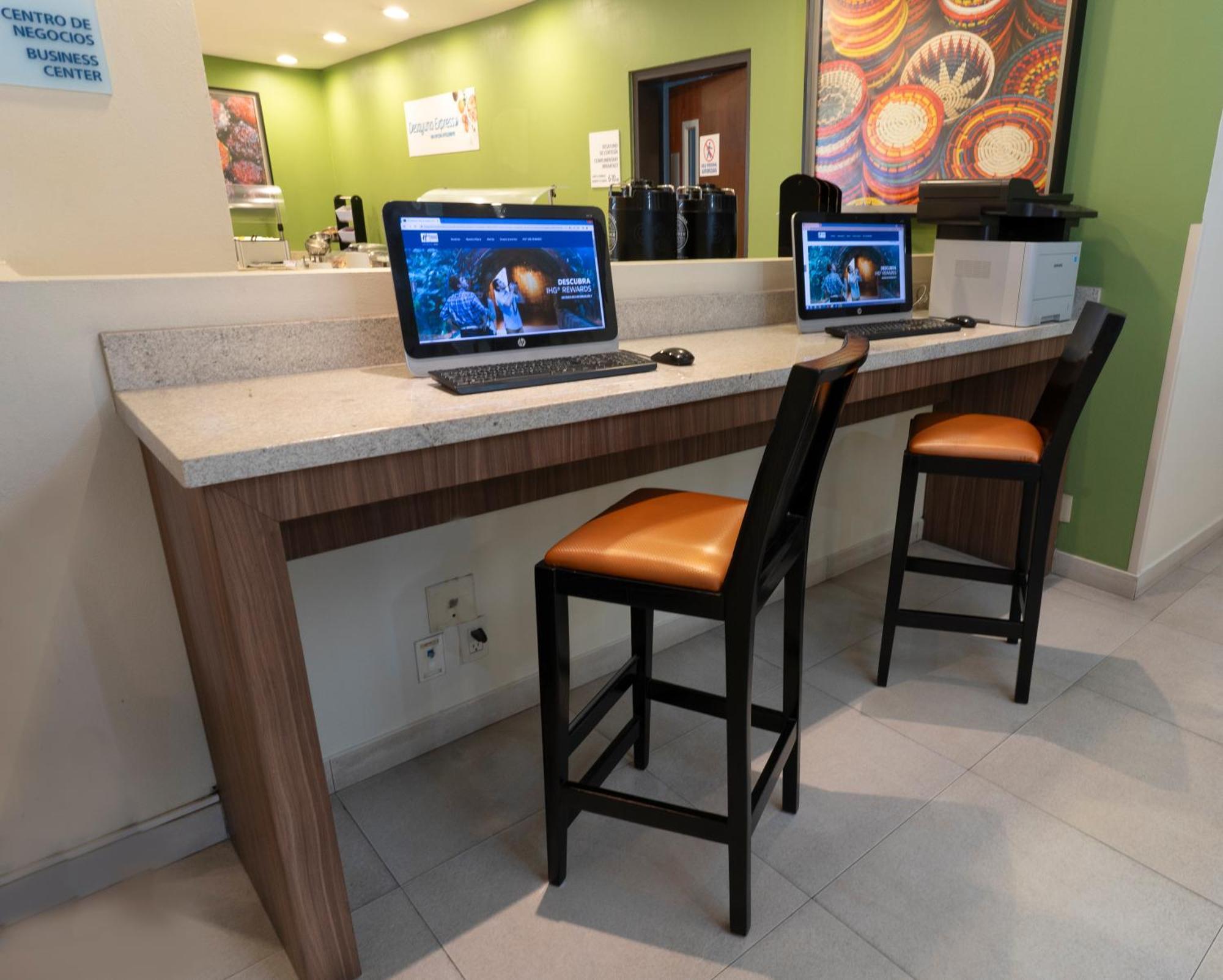 Holiday Inn Express Guadalajara Aeropuerto By Ihg Las Pintas Εξωτερικό φωτογραφία