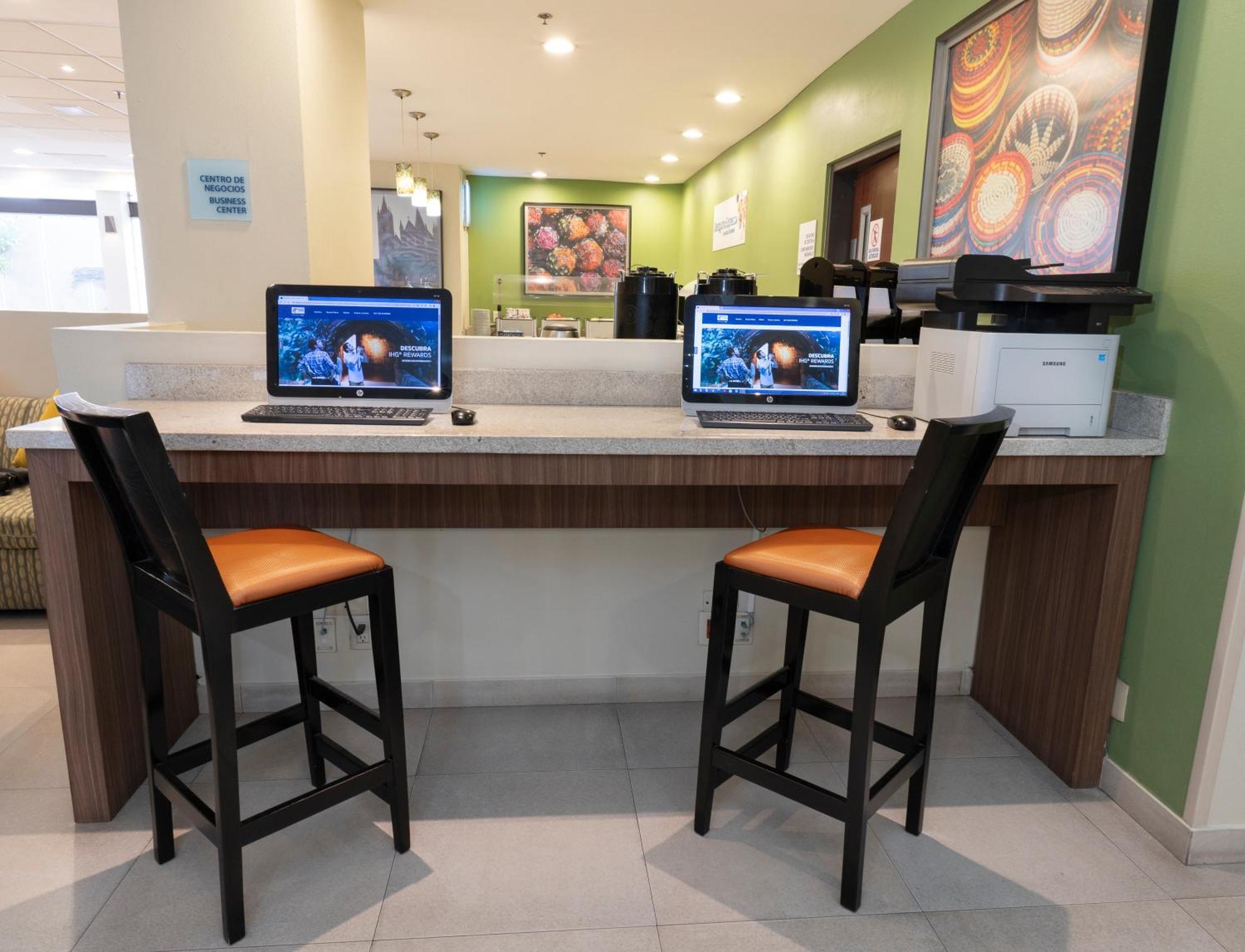 Holiday Inn Express Guadalajara Aeropuerto By Ihg Las Pintas Εξωτερικό φωτογραφία