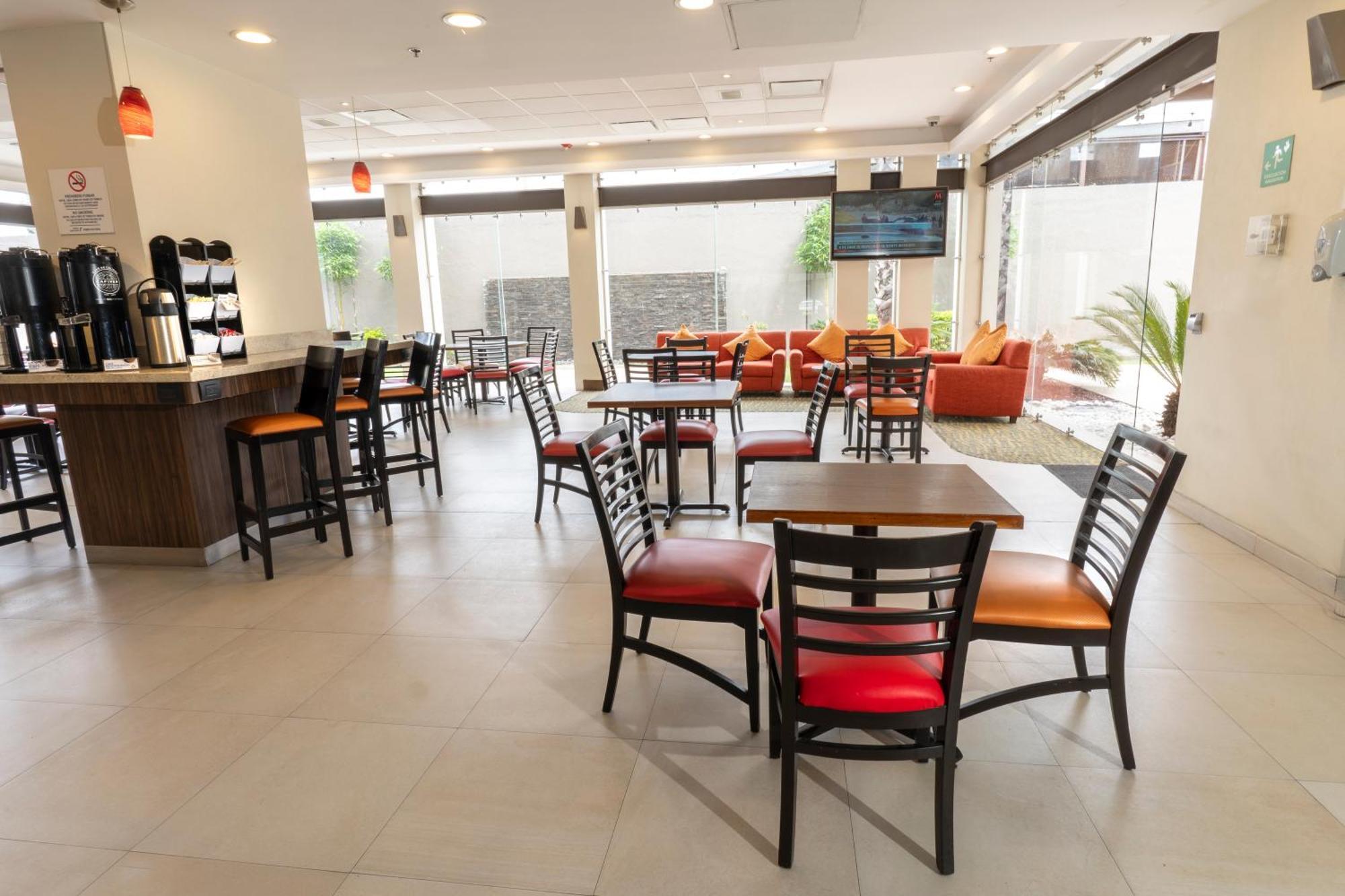 Holiday Inn Express Guadalajara Aeropuerto By Ihg Las Pintas Εξωτερικό φωτογραφία