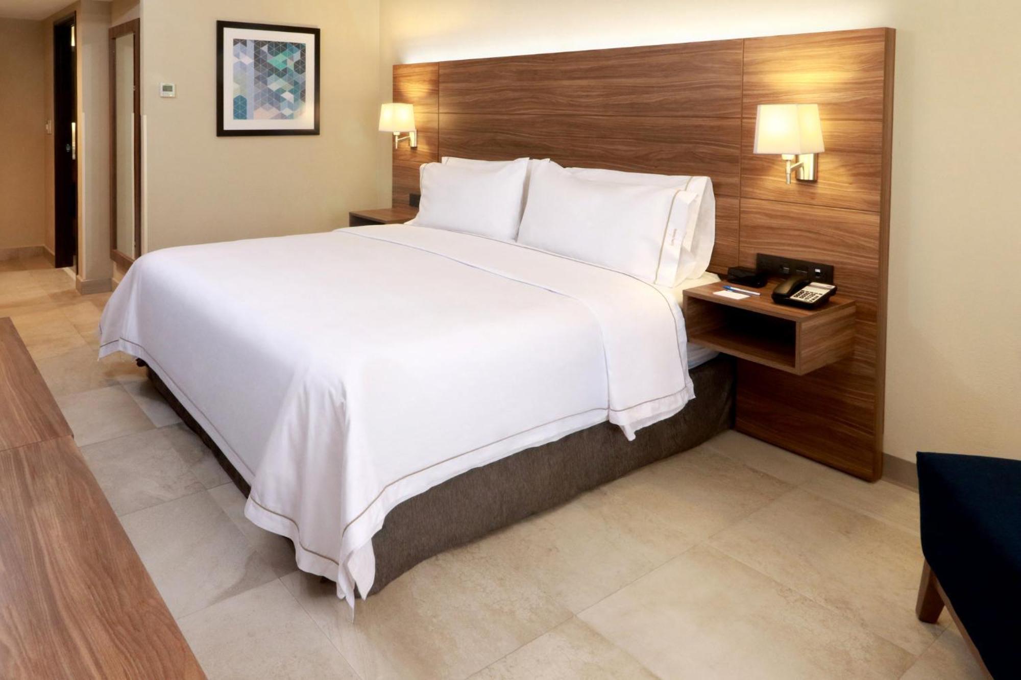 Holiday Inn Express Guadalajara Aeropuerto By Ihg Las Pintas Εξωτερικό φωτογραφία