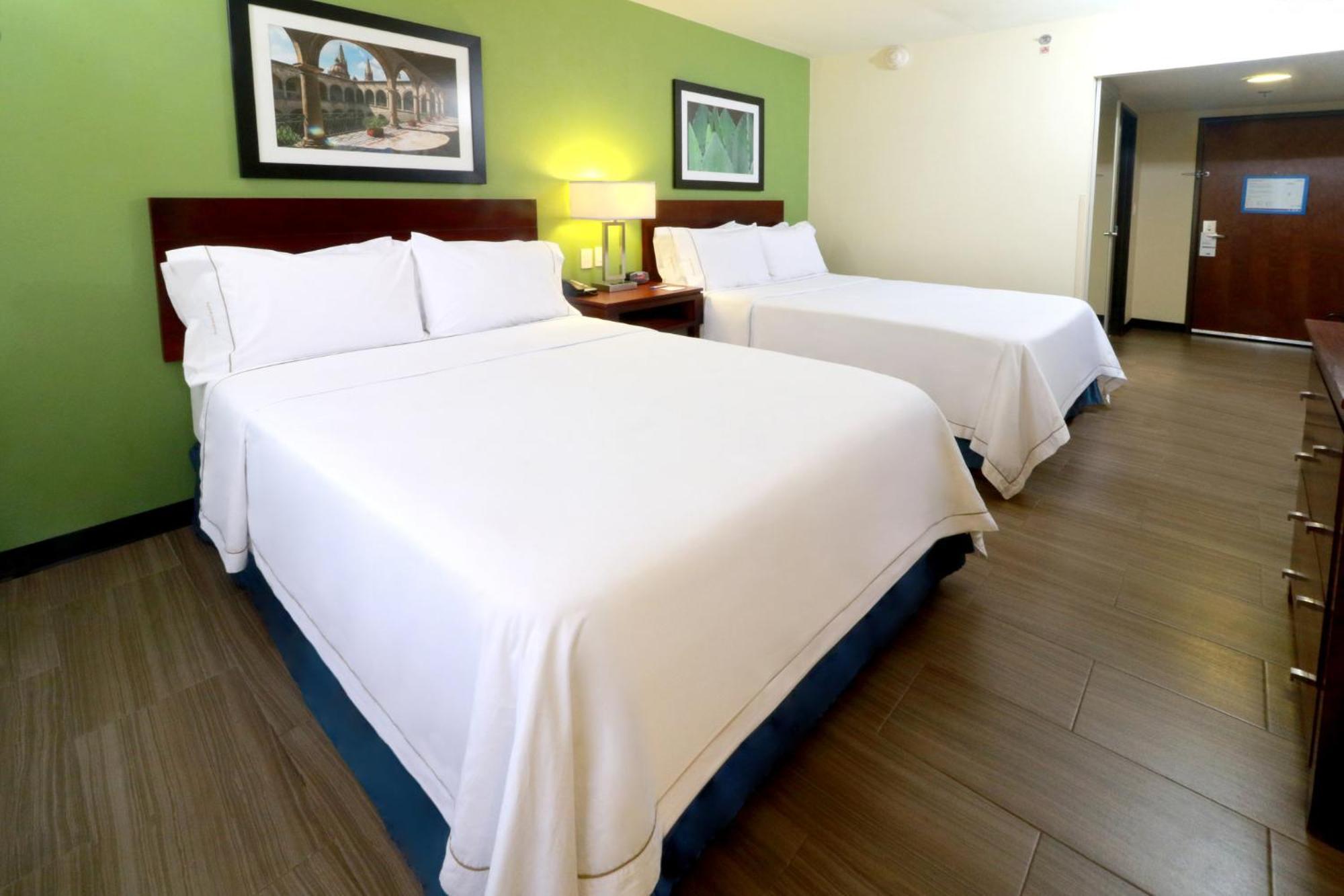 Holiday Inn Express Guadalajara Aeropuerto By Ihg Las Pintas Εξωτερικό φωτογραφία