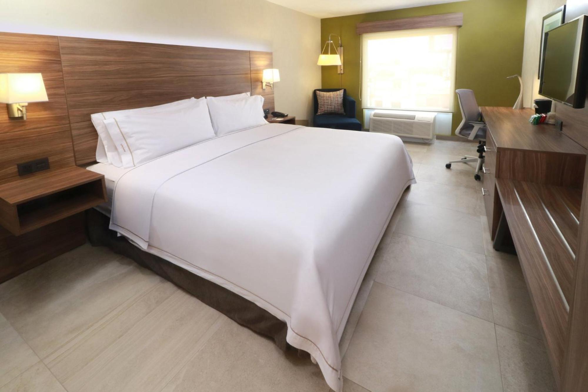 Holiday Inn Express Guadalajara Aeropuerto By Ihg Las Pintas Εξωτερικό φωτογραφία