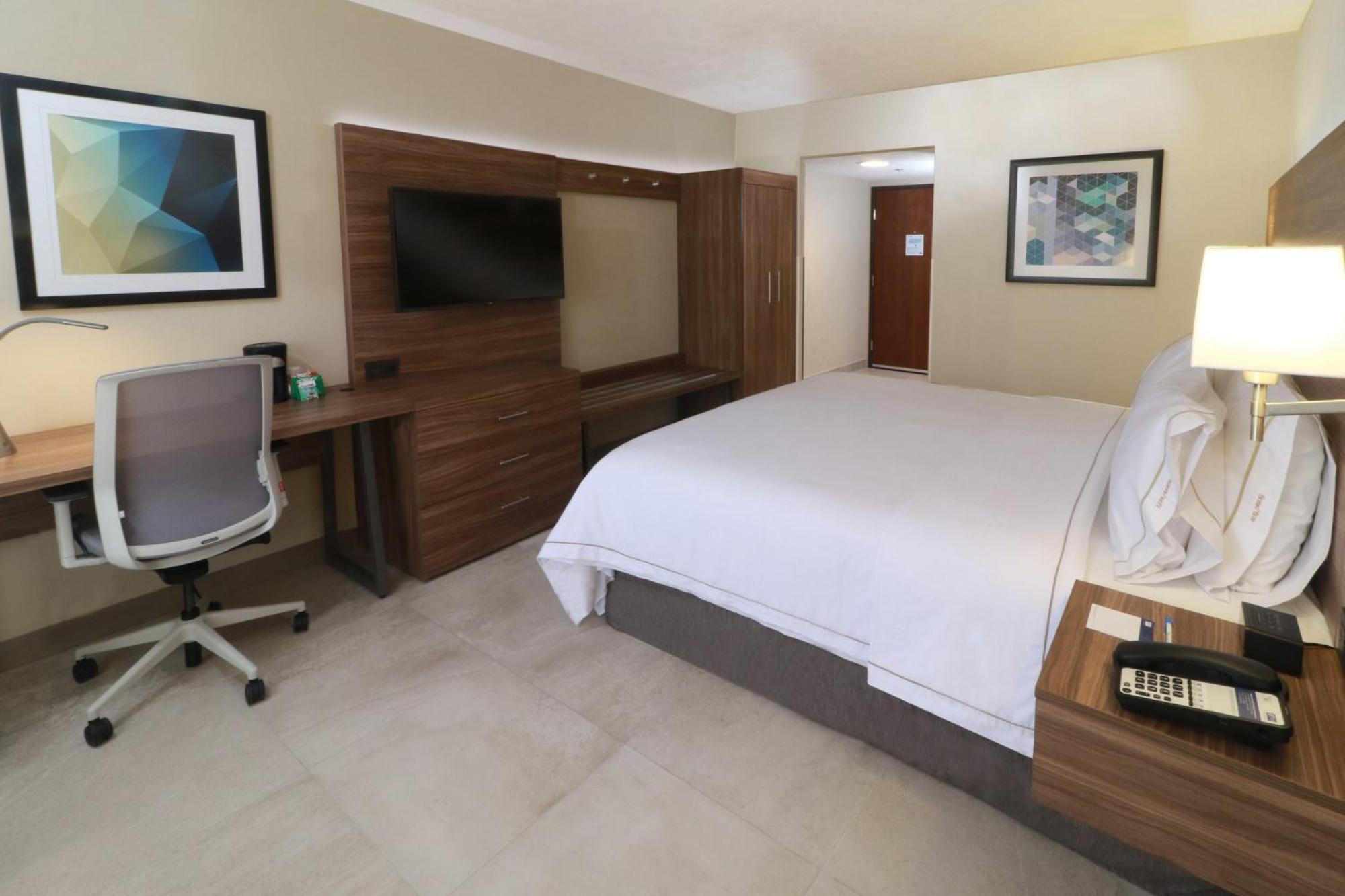 Holiday Inn Express Guadalajara Aeropuerto By Ihg Las Pintas Εξωτερικό φωτογραφία