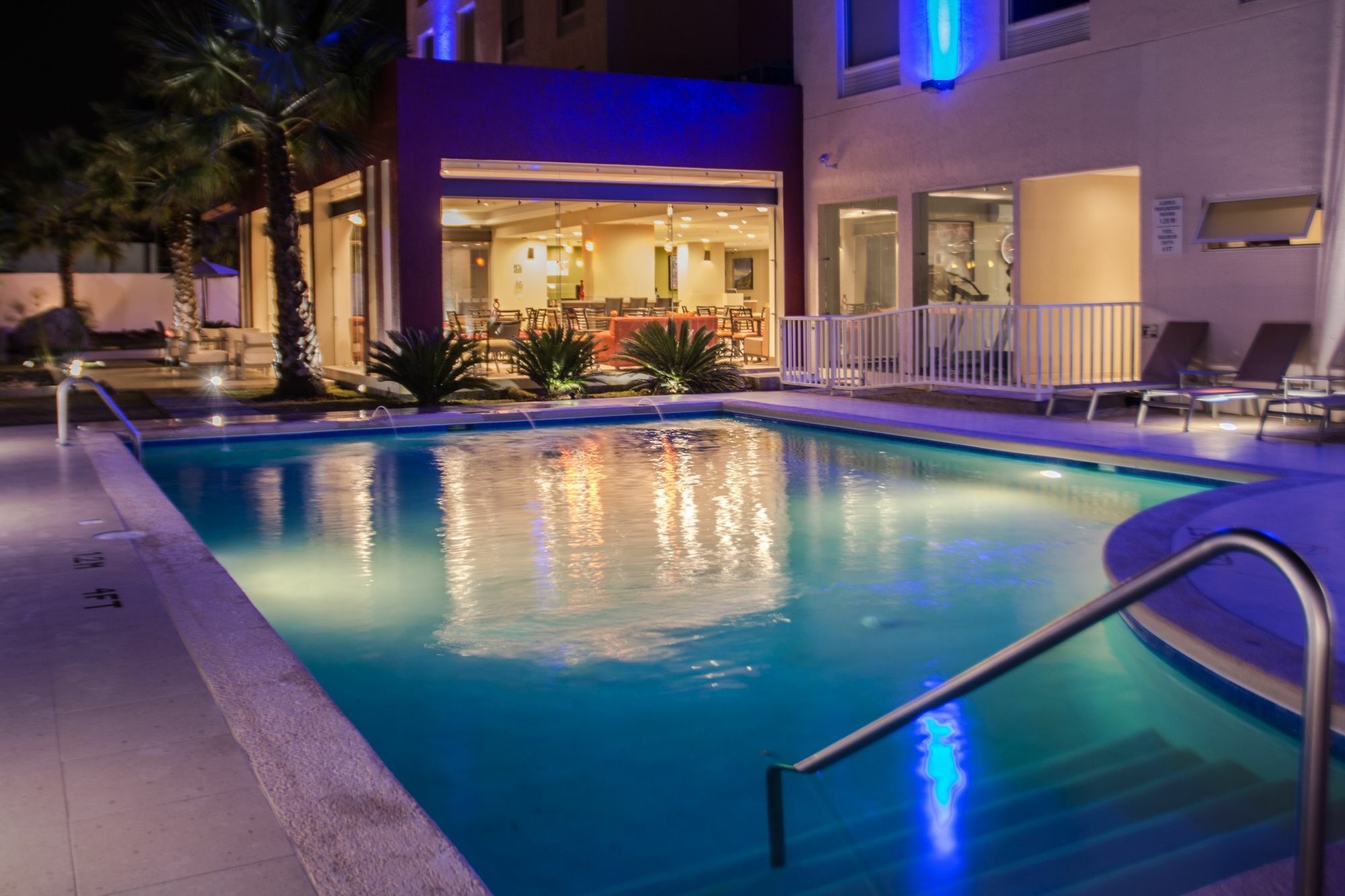 Holiday Inn Express Guadalajara Aeropuerto By Ihg Las Pintas Εξωτερικό φωτογραφία
